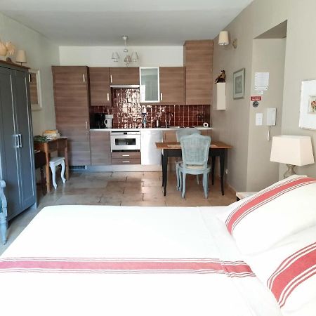 Ferienwohnung Un Coin De Luberon LʼIsle-sur-la-Sorgue Exterior foto